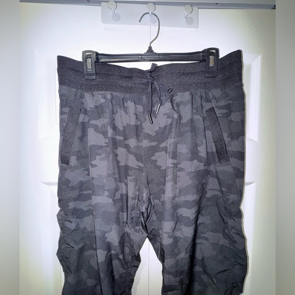 Kyodan Camo drawstring capri Jogger Pants. Size Large. EUC. Worn once - Picture 3 of 10